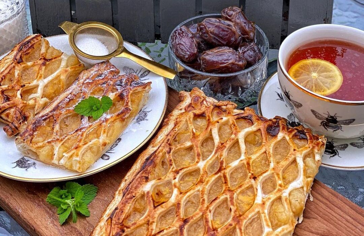 Швидкий рецепт слойки з яблуками0