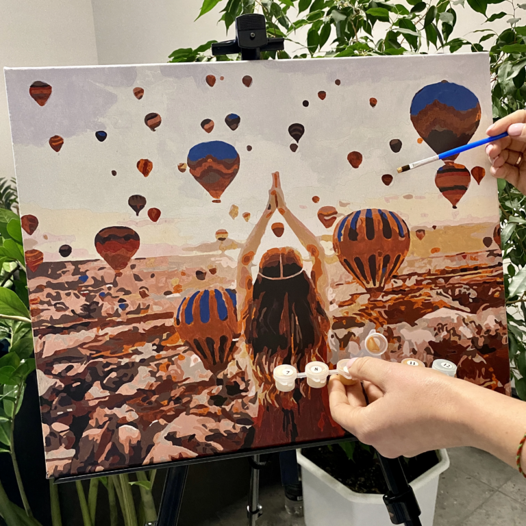 Модні картини за номерами для жінок та поради, як їх вибрати