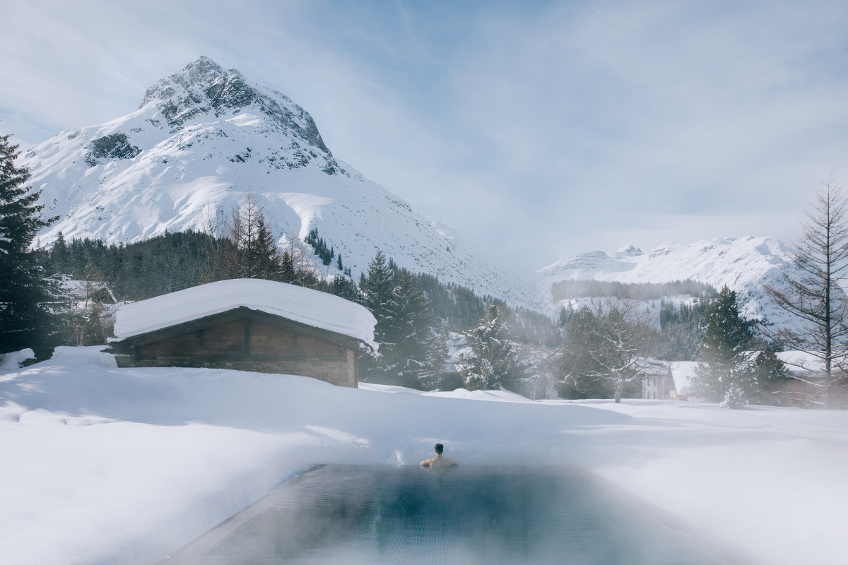 Зимовий відпочинок в Альпах 2024: в якому готелі відпочивають королівські родини0