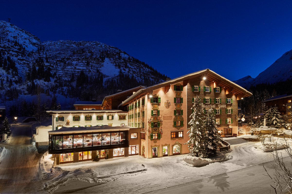 Зимовий відпочинок в Альпах 2024: в якому готелі відпочивають королівські родини1