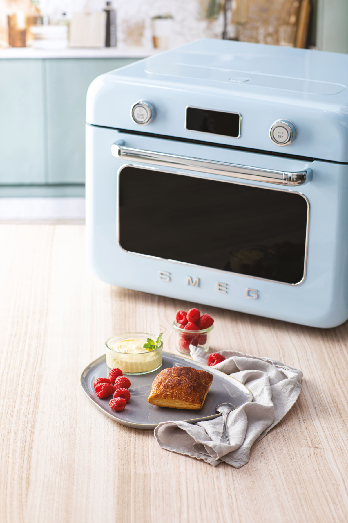Портативна кухня від SMEG3