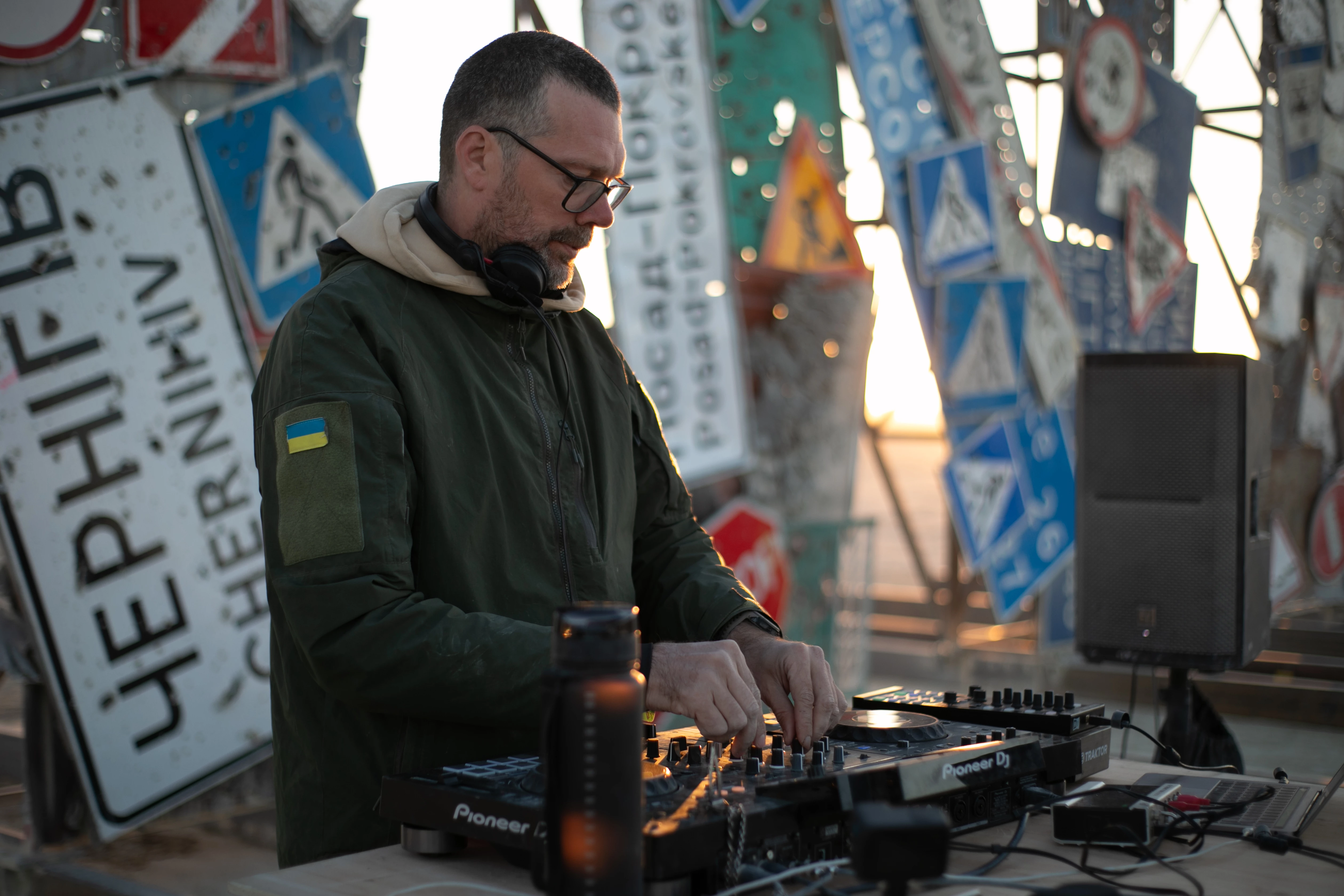 DJ Tapolsky під час виступу на Burning Man0