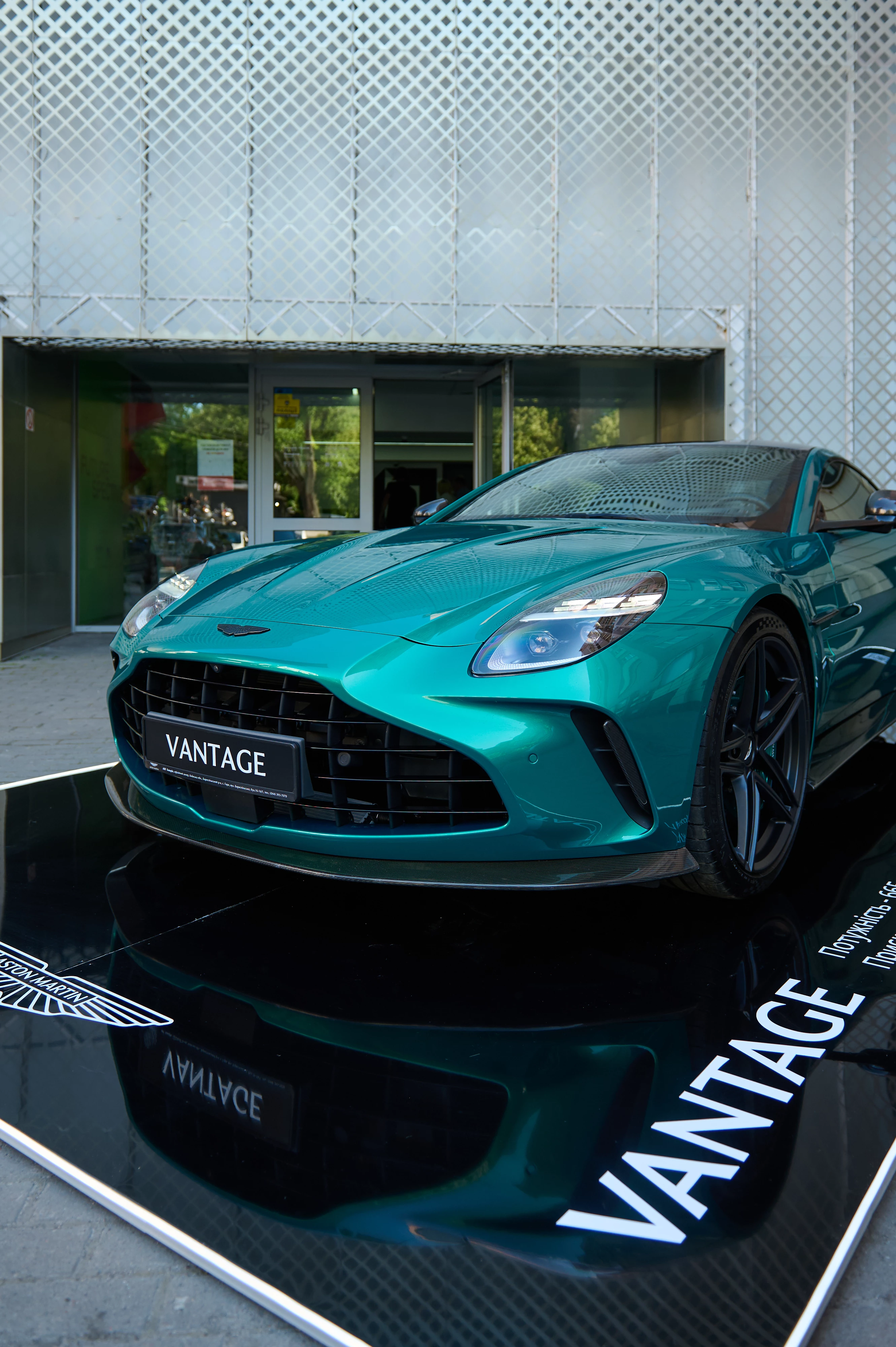 Aston Martin Vantage120