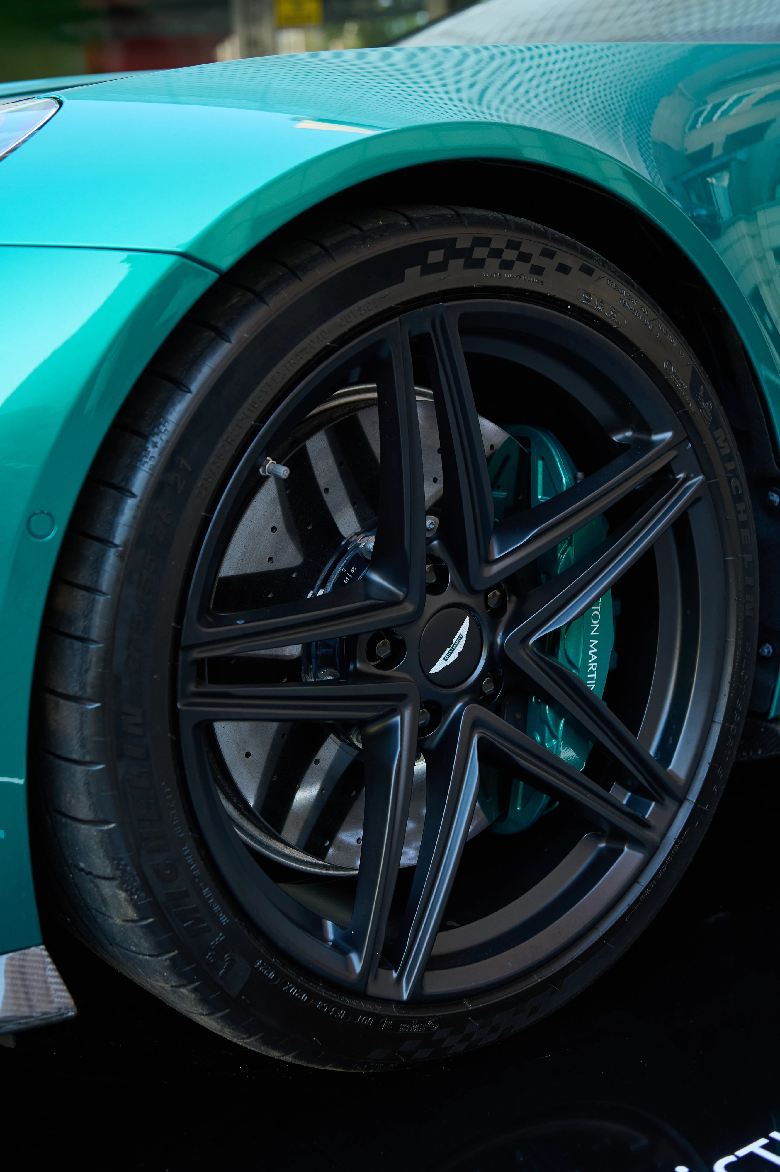 Aston Martin Vantage233