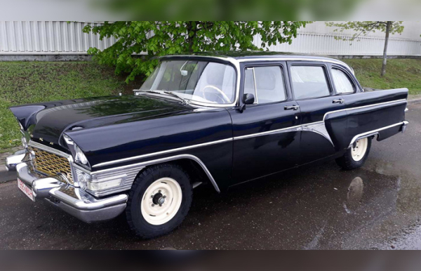 Старі та міцні автомобілі. Старые и прочные автомобили.