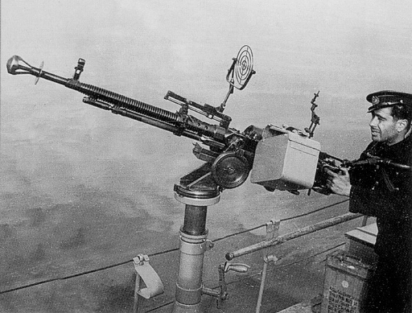 Замислювався як зенітний. Задумывался в качестве зенитного.
