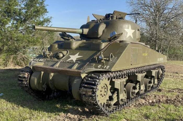 M4 Sherman з'явився лише зі вступом США до Другої світової війни M4 Sherman появился лишь со вступлением США во Вторую мировую войну