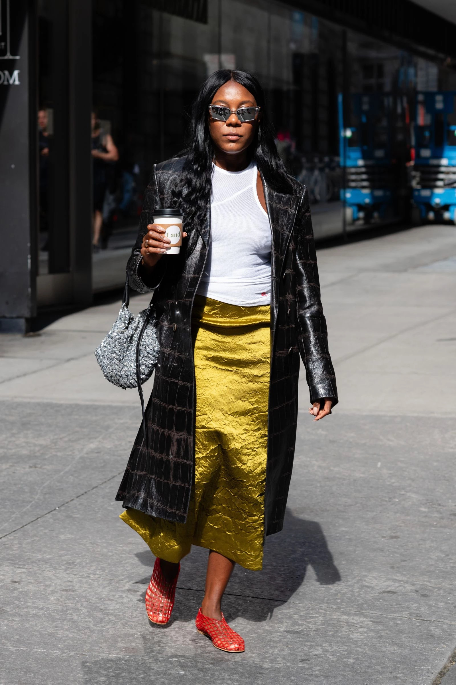 Streetstyle: 5 способів носити балетки із сітки цього літа3