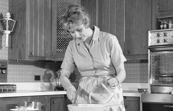 Цибулевою лушпинням можна було надати м'ясним продуктам підкопченого вигляду. Луковой шелухой можно было придать мясным продуктам подкопченный вид.