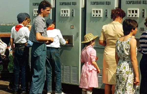 Справжній радянських вулиць символ. Настоящий символ советских улиц.