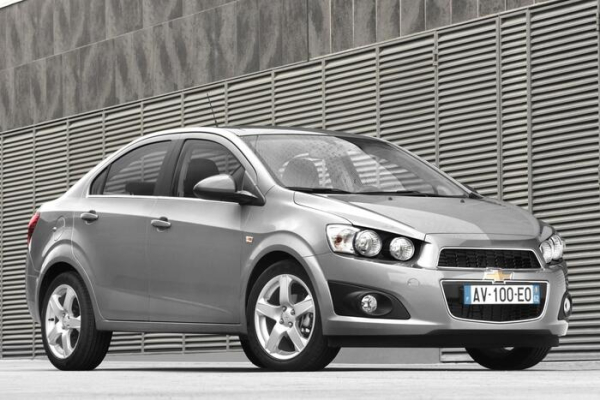 Chevrolet Aveo T300: проста конструкція та невисока вартість Chevrolet Aveo T300: простая конструкция и невысокая стоимость