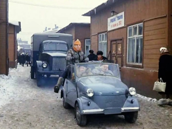 Автомобіль СМЗ С-3А важив 425 кг. Автомобиль СМЗ С-3А весил 425 кг