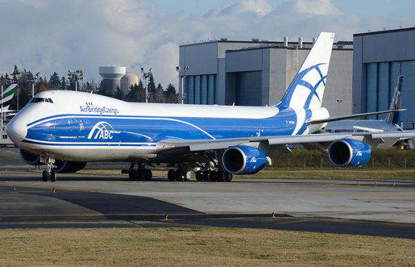 Грузовой Boeing 747.
