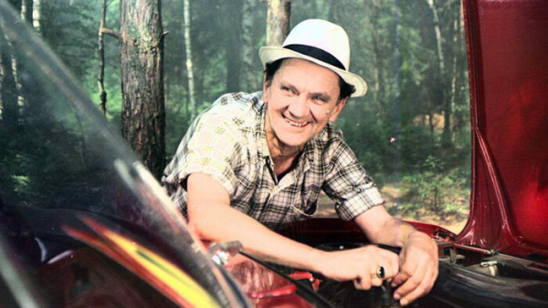 «Куй залізо, не відходячи від каси» «Куй железо, не отходя от кассы»