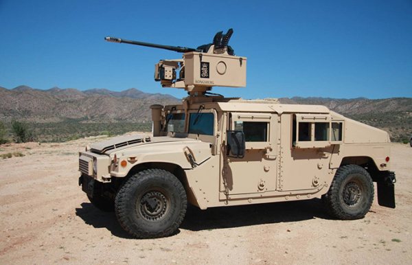 HMMWV із бойовим модулем. HMMWV с боевым модулем.