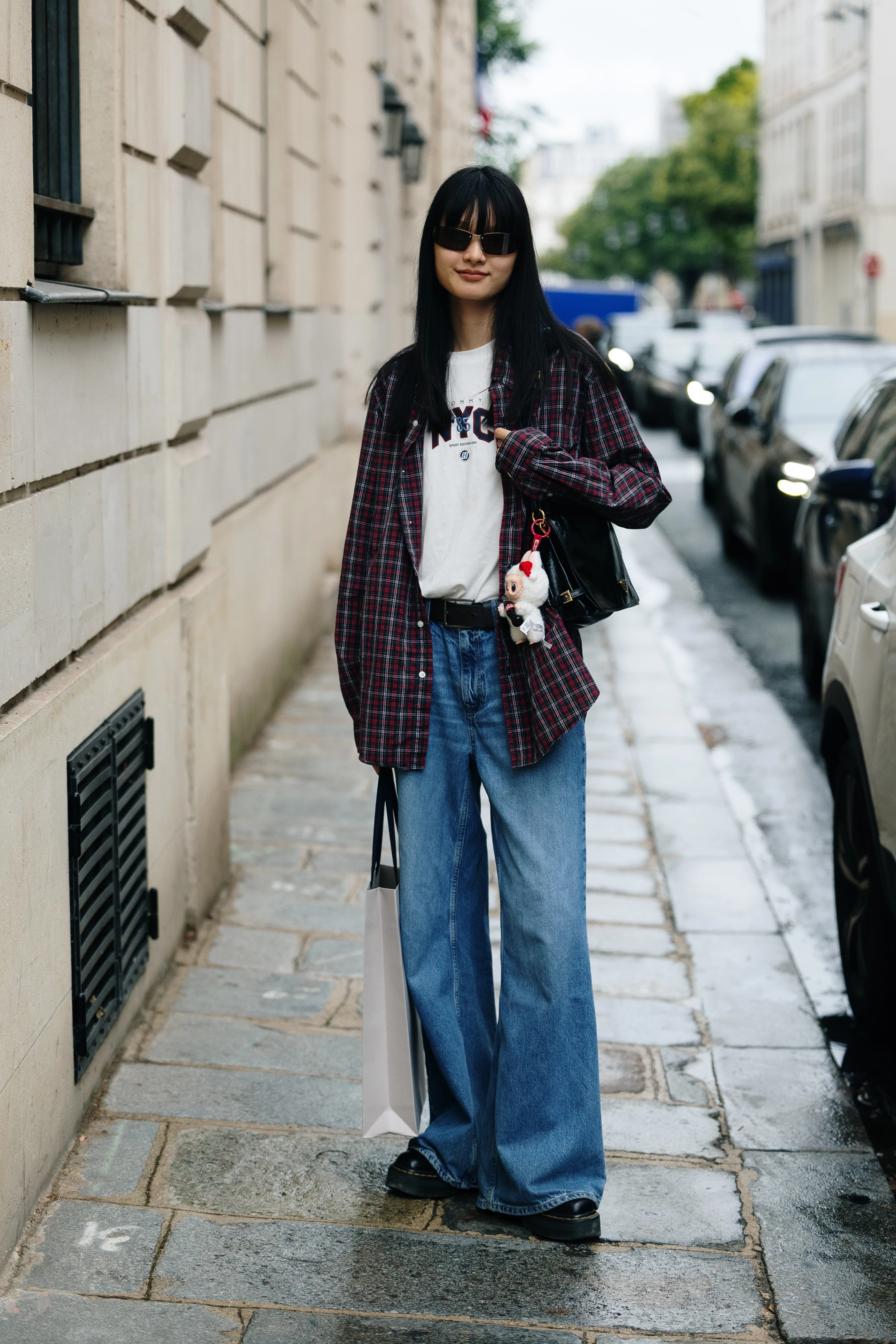 Streetstyle: з чим носити широкі джинси цієї осені12
