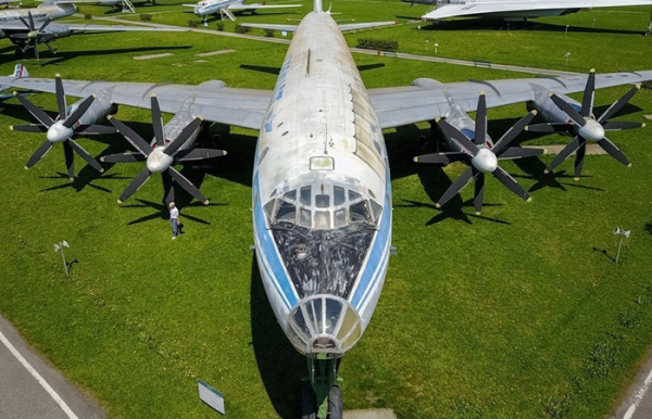 Авіалайнер Ту-114. Авиалайнер Ту-114.