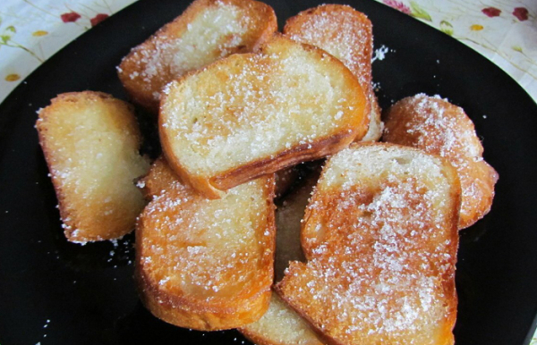 Гренки с сахаром считались быстрым вкусным завтраком.