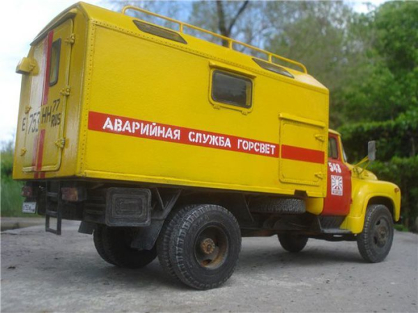 ЗІЛ-130 пересувався майже із надзвуковою швидкістю ЗИЛ-130 передвигался почти со сверхзвуковой скоростью