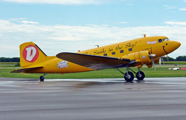 Современный раритет Douglas DC-3.