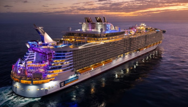 Oasis Of The Seas був спущений на воду у 2009 році Oasis Of The Seas был спущен на воду в 2009 году