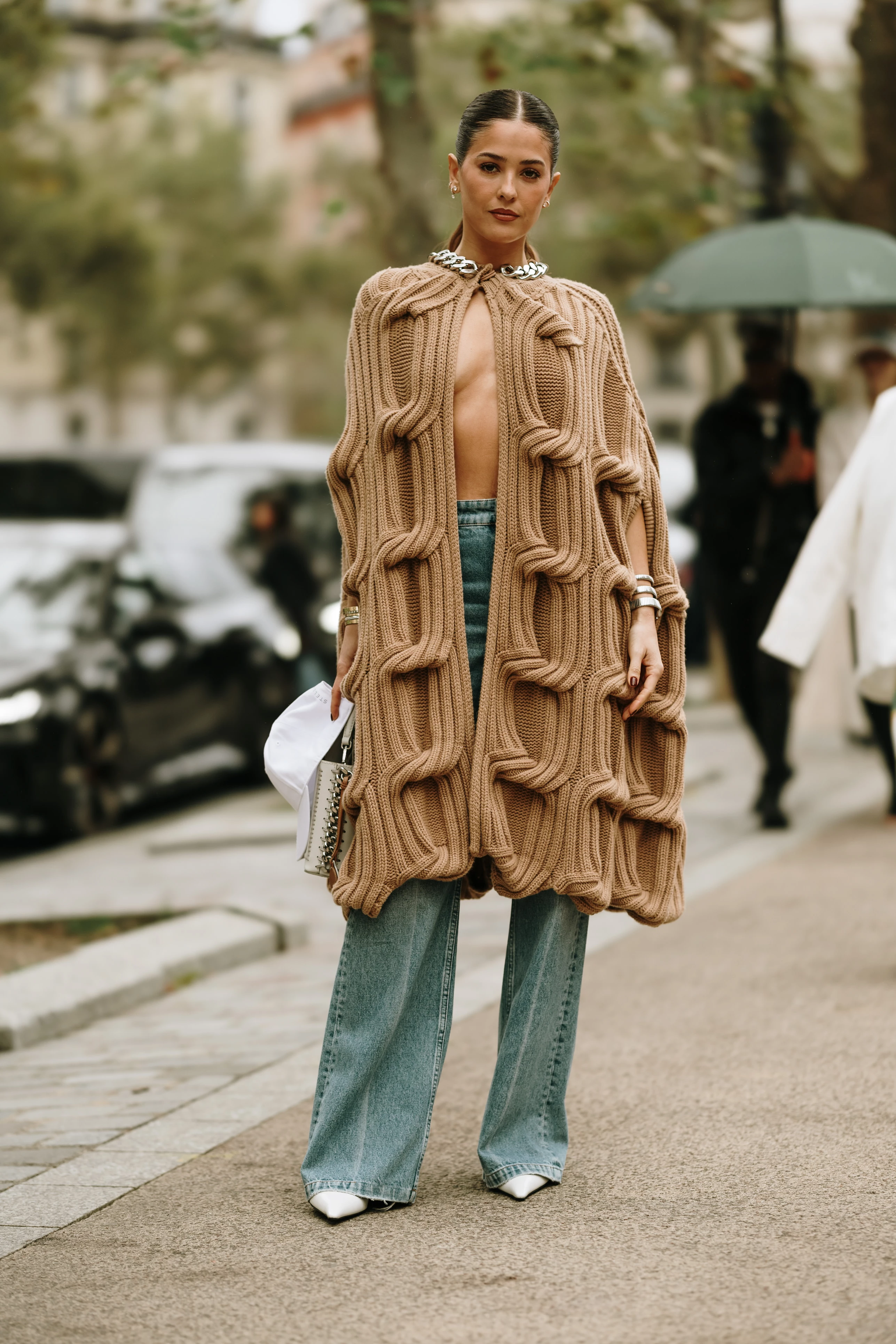 Streetstyle: з чим носити широкі джинси цієї осені18