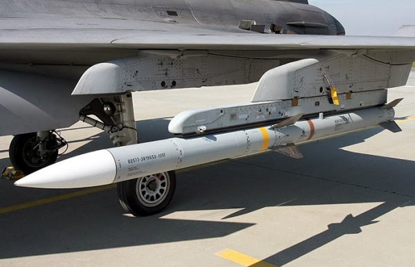Американський AIM-120D AMRAAM. Американская AIM-120D AMRAAM.