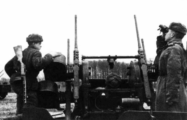 Зенітку пам'ятають і досі. Зенитку помнят до сих пор.