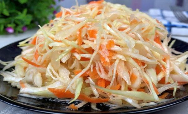 Салат з капустою та морквою Салат с капустой и морковью