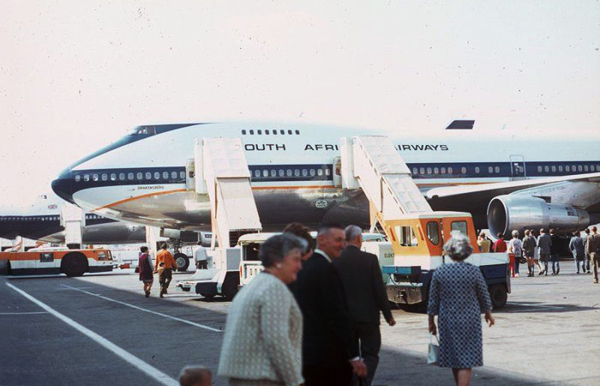 Старый Boeing 747 в Африке.