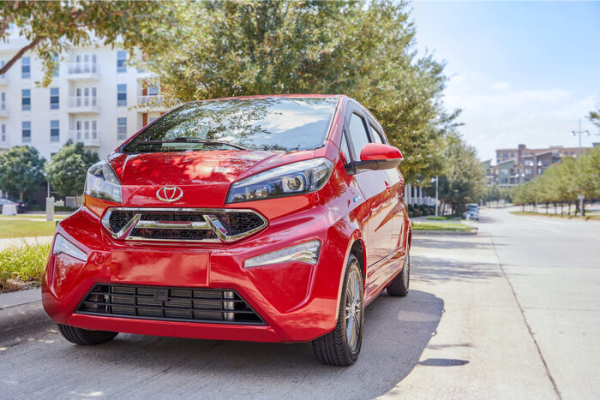 У Kandy EV з комфортом розміщуються п'ять пасажирів та водій В Kandy EV с комфортом размещаются пять пассажиров и водитель