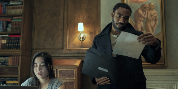 Кадр із серіалу «Містер і місіс Сміт» Кадр из сериала «Мистер и миссис Смит»