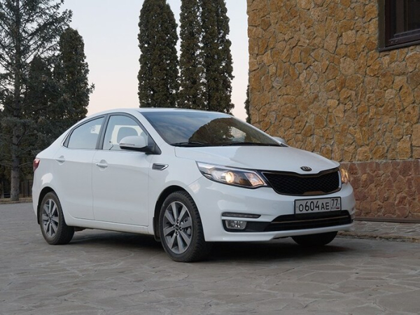 Kia Rio III став одним із найбільш продаваних седанів Росії Kia Rio III стал одним из самых продаваемых седанов России