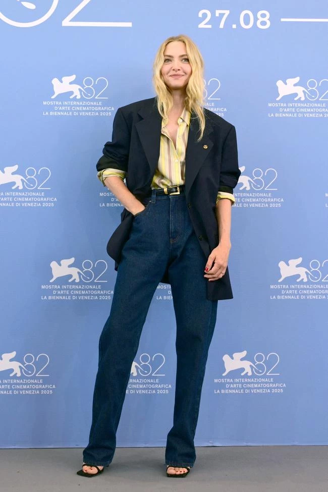 Аманда Сейфрід у Versace4