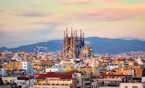 Іспанські міста la sagrada familia barcelona golden hour