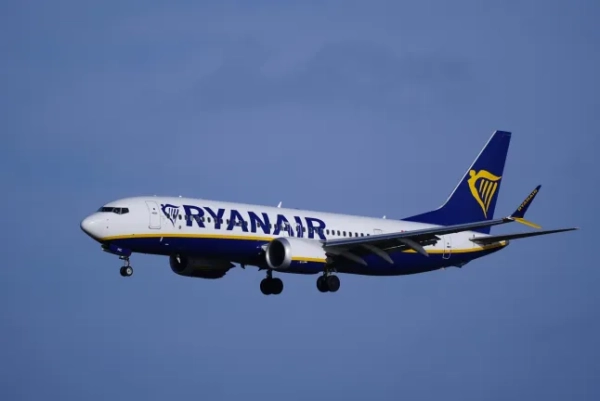 Фотографія від 24.01.25, на якій літак Ryanair наближається до аеропорту Ліверпуля імені Джона Леннона. Ryanair закликає пасажирів, які постраждали від затримок з боку диспетчерської служби повітряного руху (ATC), надіслати скаргу електронною поштою міністру транспорту Хайді Александер. Дата публікації: п'ятниця, 5 вересня 2025 року. Фото PA. Дублінська авіакомпанія розмістила особисту адресу електронної пошти міністра Кабінету Міністрів у Парламенті на веб-сайті під назвою «Air Traffic Control Ruined Your Flight» («Контроль повітряного руху зіпсував ваш рейс»). Її адреса електронної пошти вже була загальнодоступною. За словами перевізника, між початком року та 1 вересня близько 5782 рейсів Ryanair постраждали через затримки, спричинені британським постачальником послуг диспетчерської служби Nats. Автор фото: Peter Byrne/PA Wire