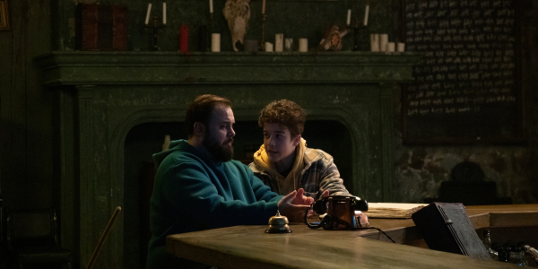 Кадр из сериала «Бар „Один звонок“»