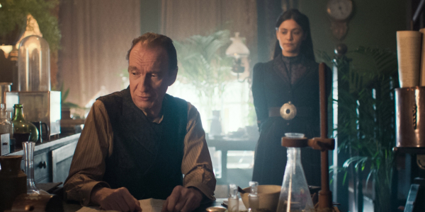 Кадр із серіалу «Шерлок та дочка» Другие роли актёров из «Гарри Поттера»: Дэвид Тьюлис в сериале «Шерлок и дочь»