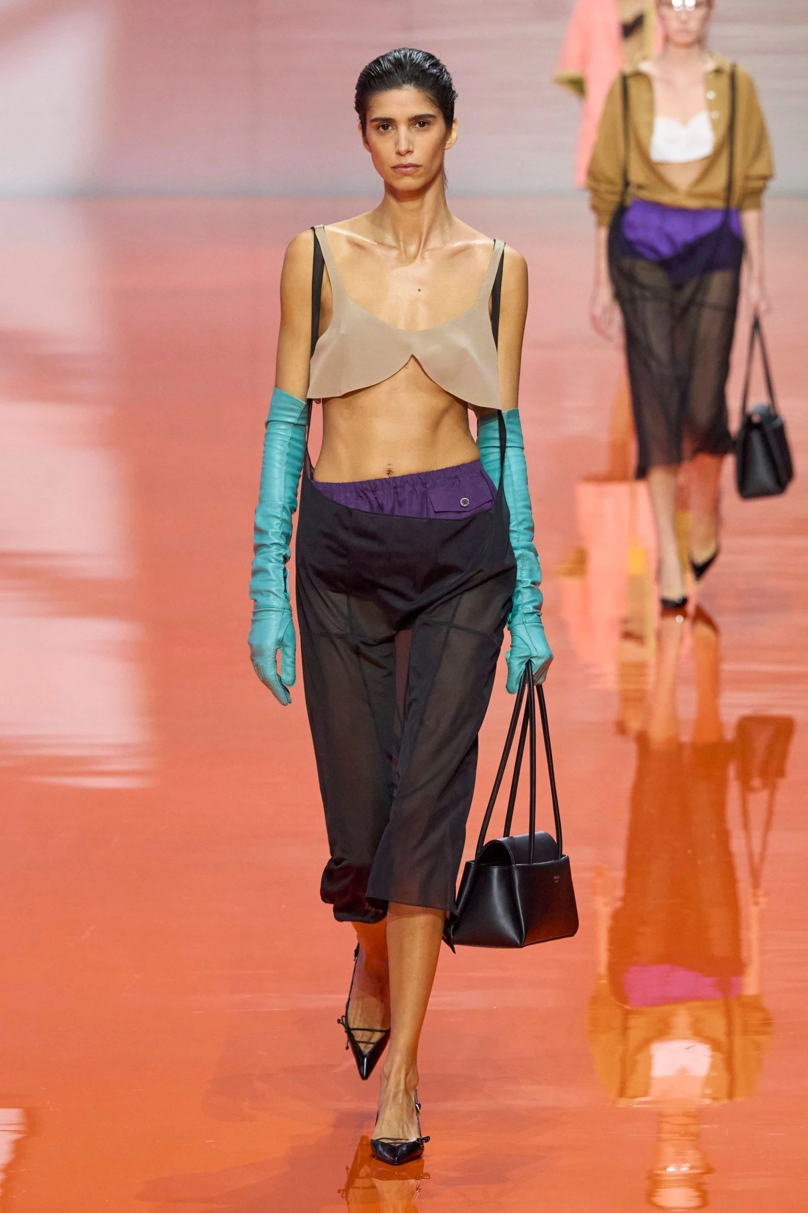 Спідниця на підтяжках Prada — найгучніша новинка сезону весна-літо 20260