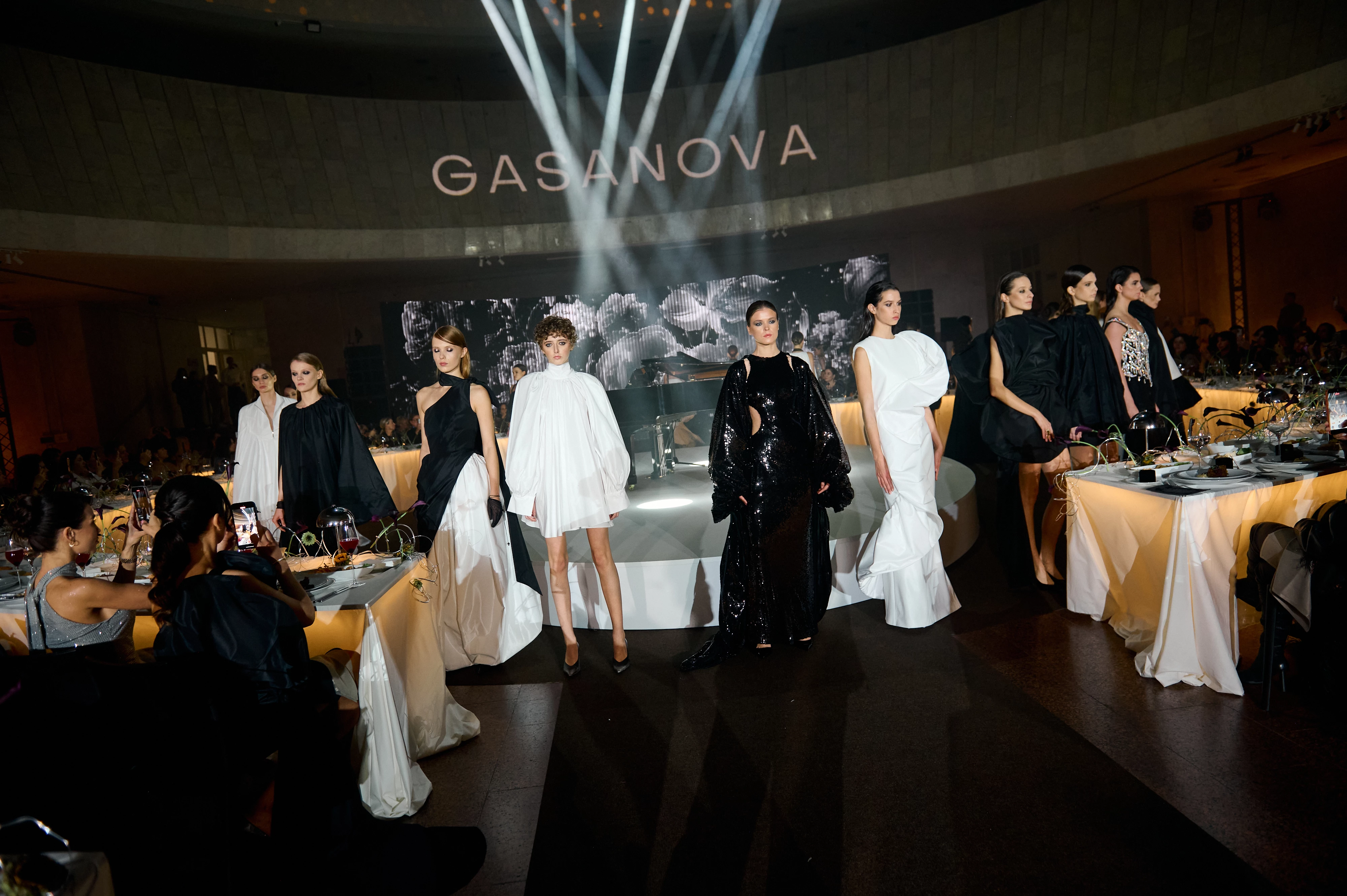 Внутрішнє світло: як пройшов перший кутюрний показ Gasanova в Українському домі0