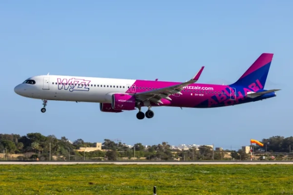 WizzAir у спеціальних кольорах