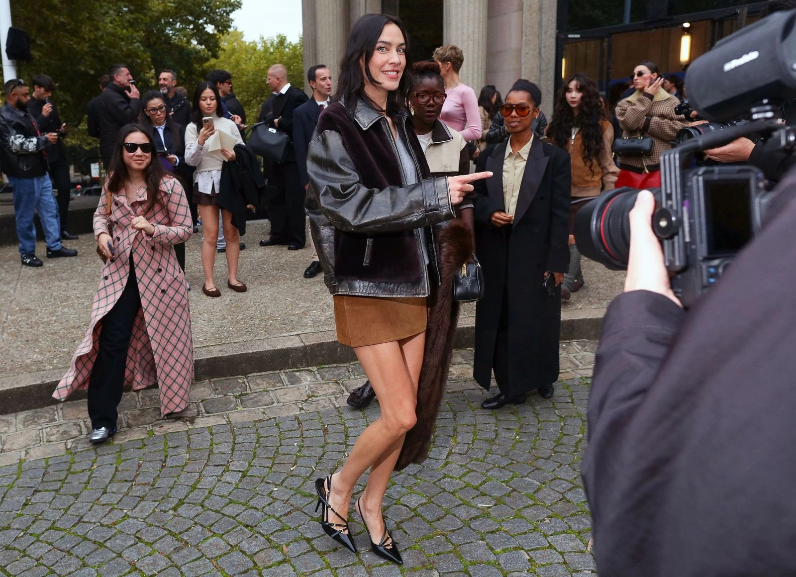 Streetstyle: 6 замшевих речей, без яких точно не обійтися цієї осені3