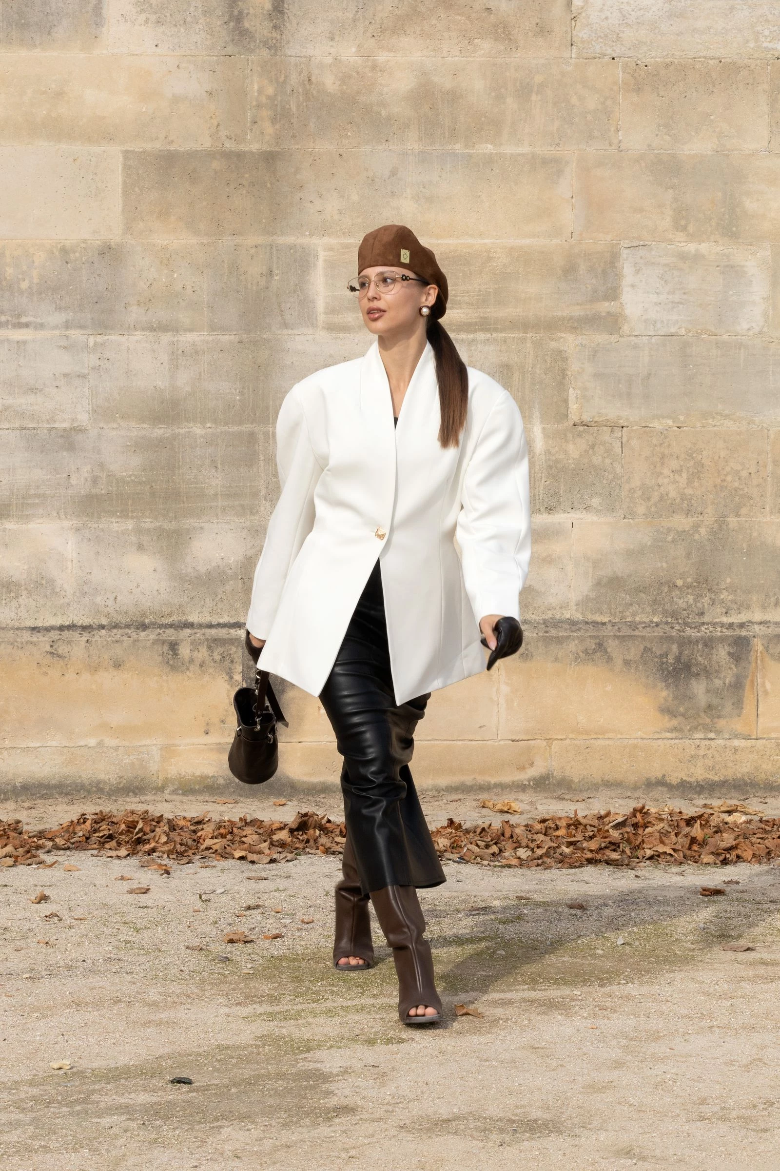 Streetstyle: чоботи peep-toe – наймодніше взуття цієї осені3