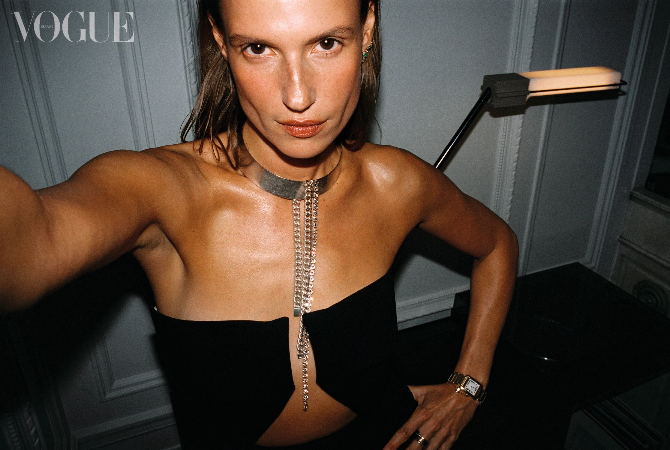 Сукня з вовни та нейлону, Rick Owens, шкіряні туфлі, Versace, чокер, латунь, покрита сріблом, Maison Margiela, годинник, жовте золото, Cartier6