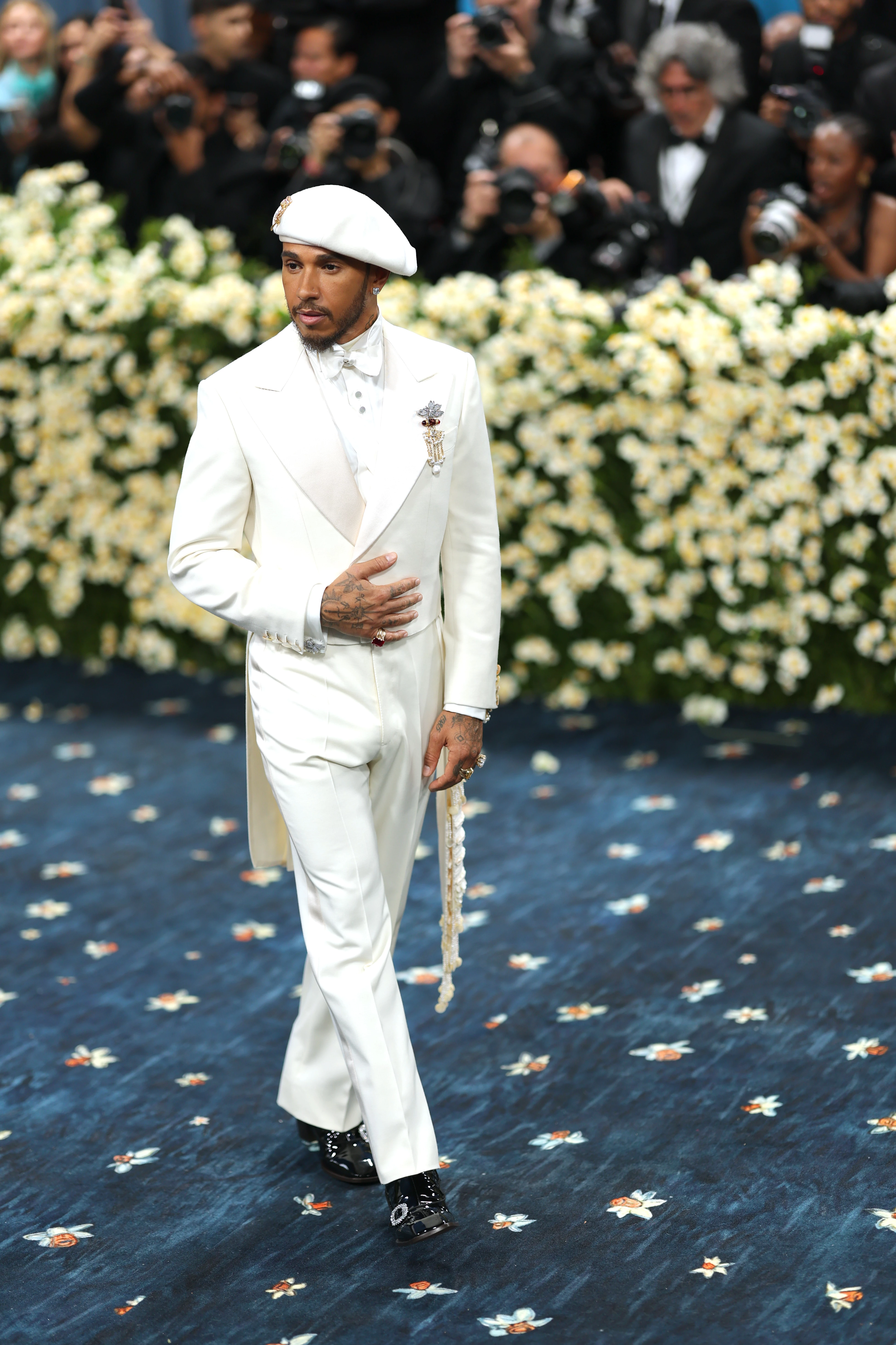 Льюїс Гемільтон у костюмі Wales Bonner під час Met Gala 20253