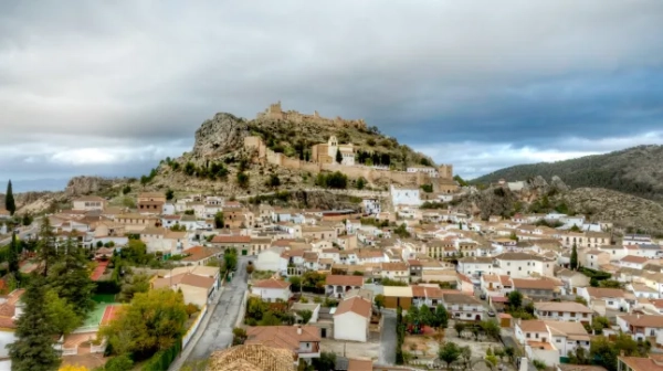 Аерофотознімок муніципалітету Моклен у провінції Гранада, Іспанія.; Shutterstock ID 2662693107; замовлення_на_продаж: -; робота: -; клієнт: -; інше: