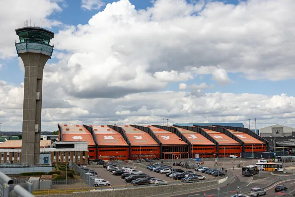 EasyJet Plc заявляє, що зростання прибутку постраждало від витрат на паливо та страйків