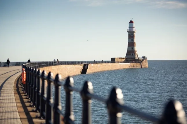 Маяк Сандерленда ясного зимового дня; Shutterstock ID 2378889281; замовлення_на_продаж: -; робота: -; клієнт: -; інше: