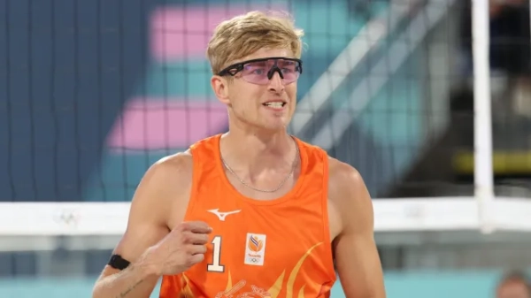 ПАРИЖ, ФРАНЦІЯ – 4 СЕРПНЯ: Реакція Стівена ван де Вельде зі збірної Нідерландів під час матчу 1/8 фіналу серед чоловіків проти збірної Бразилії на дев'ятий день Олімпійських ігор Париж 2024 4 серпня 2024 року в Парижі, Франція. (Фото Ельзи/Getty Images)