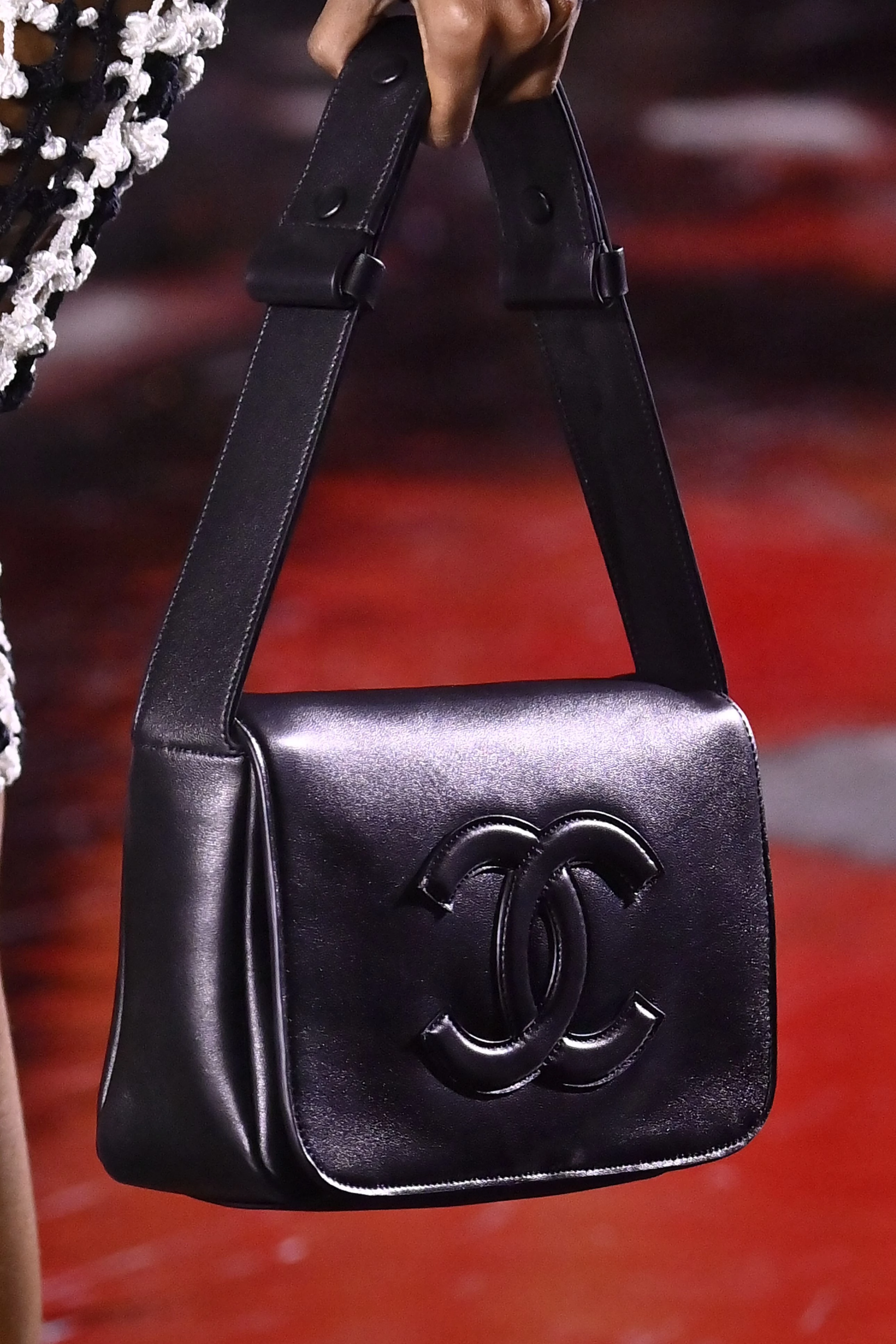 Сумки з першої колекції Матьє Блазі для Chanel уже претендують на статус головних аксесуарів літа12